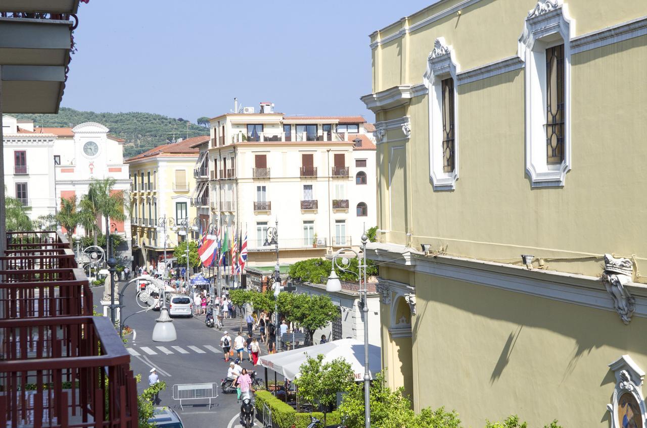 Palazzo Spasiano Rooms - Sorrento Center Buitenkant foto
